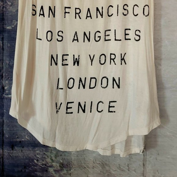 Occasion T-shirt with metal rhinestones, London, Paris, Venice, etc - Picture 4 of 4